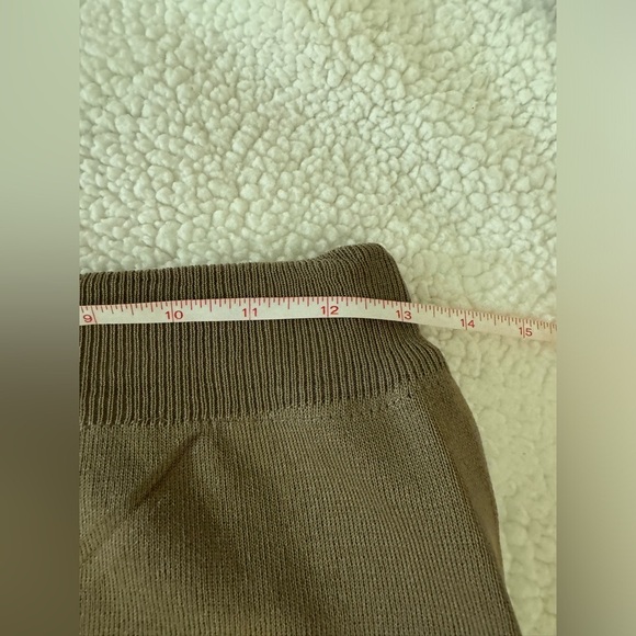 Co-ord knit like material top and skirt set - Picture 9 of 10